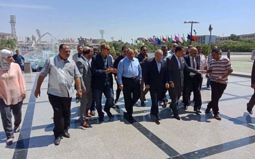 وزير التنمية المحلية يقوم بزيارة لمحافظة اسيوط.