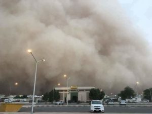 قدوم عاصفه ترابيه الي الكويت قادمه من العبدلي بعد ساعات