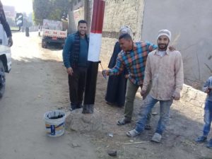 قرية النجاحيه بنجع حمادى تقوم بنظافة طريق مصر اسوان الزراعي