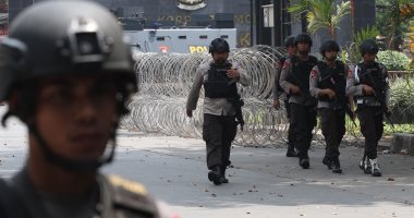 الشرطة الإندونيسية تعتذر عن استخدام ضباط ثعبانا خلال تحقيق فى بابوا