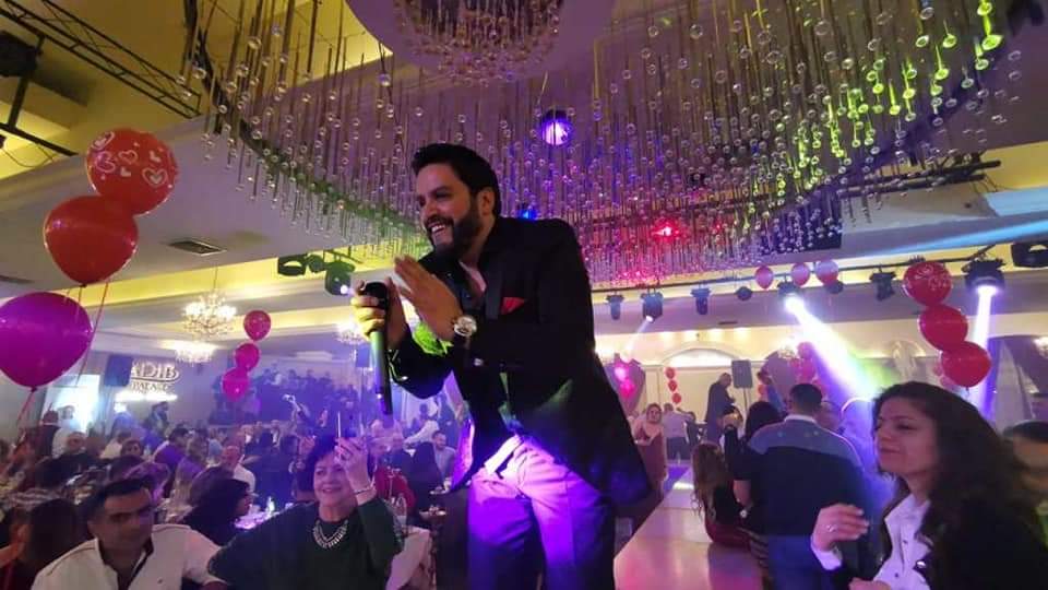 بالصور.. هشام الحاج يشعل الأجواء في “أديب بالاس” احتفالًا بعيد الحب