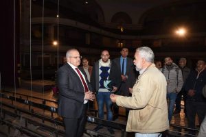 تطوير مسرح قاعة الاحتفالات الكبرى بجامعة القاهرة ورئيس الجامعة يتفقد ألاعمال