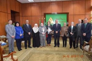 النائبة سعاد المصري ترافق وزيرة الصحة خلال زيارتها لبورسعيد 