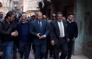 محافظ القاهرة ونائب المنطقة الشرقية يقدمان واجب العزاء لأسرة شهيد الحادث الإرهابي بسيناء