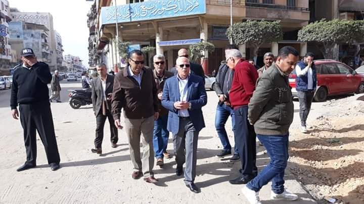 محافظ بورسعيد يتفقد اعمال توسعة ورفع كفاءة الطرق