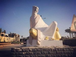 بعد إثارة موجة من السخرية على مواقع التواصل الاجتماعي  الجيزة تعيد دهان (تمثال الفلاحة المصرية)بالحوامدية