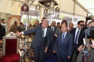 : محافظ المنوفية ووزير التجارة والصناعة يتفقدان جناح المحافظة بمعرض القاهرة الدولي