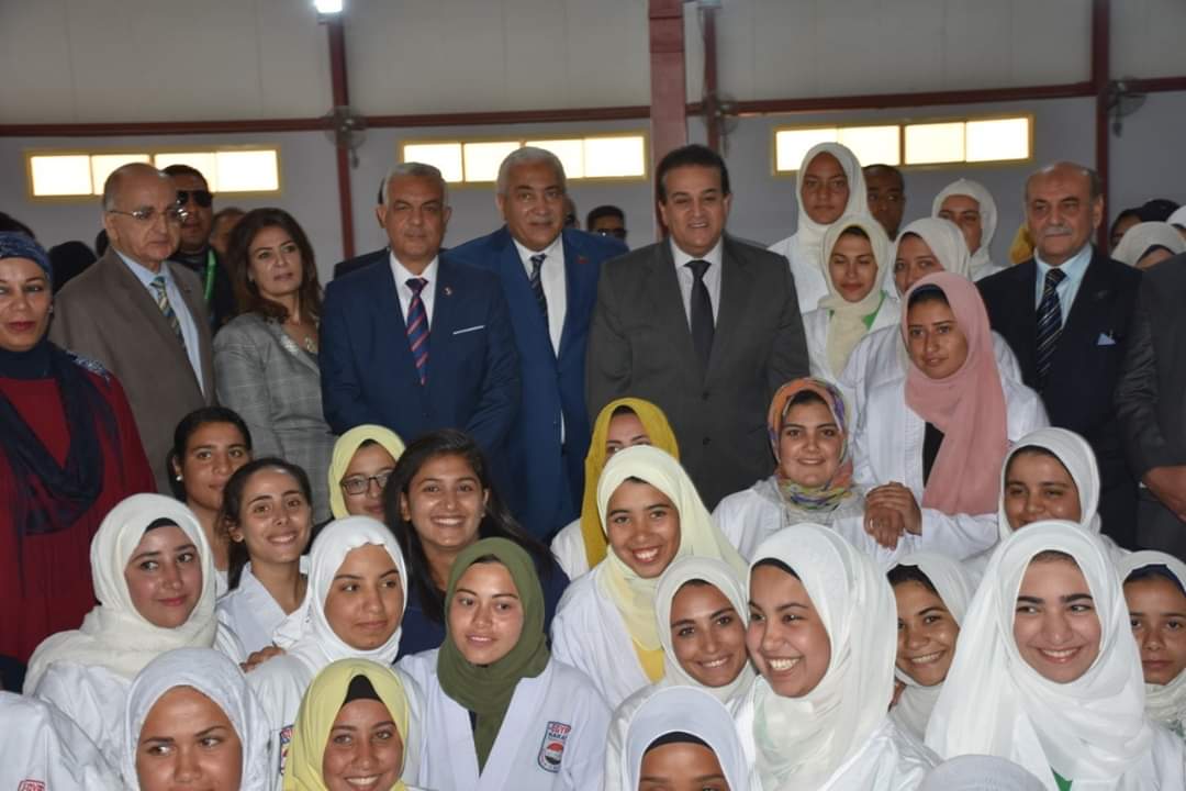وزير التعليم العالي يفتتح عددا من المنشآت بجامعة مدينة السادات.