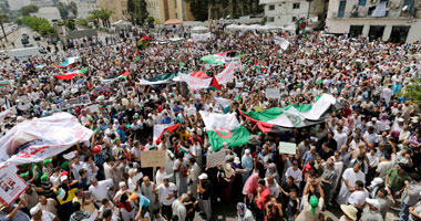 مظاهرات تطالب بتغيير النظام فى انحاء العاصمة
