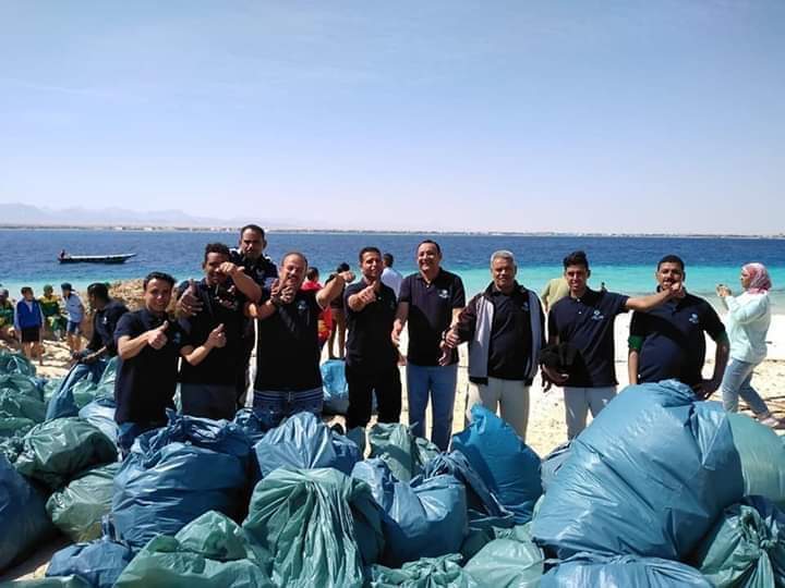 محميات البحر الأحمر تنظم حملة لتنظيف جزيرة مجاويش