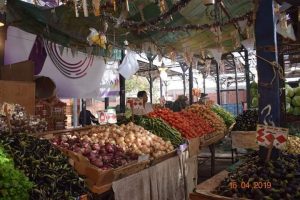محافظ البحر الاحمر يامر برصد أسعار سوق الخضار والفاكهة بالغردقة