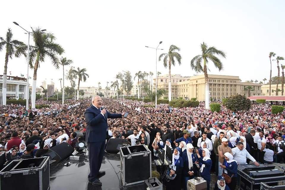 70 ألف طالب وطالبة يتفاعلون مع حفل حماقي بجامعة القاهرة