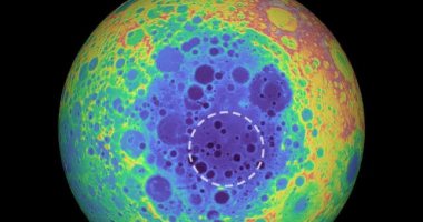 إكتشاف كتلة معدنية ضخمة وغامضة فى الجانب المظلم من القمر
