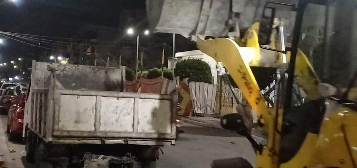استمرار اعمال النظافة ورفع المخلفات وتجريف ورفع الرمال بنطاق حى المناخ
