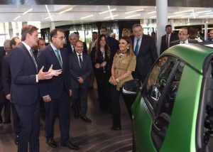 تصنيع سيارة مرسيدس جديدة في مصر بعد توقيع عقد بين وزارة الصناعة وشركة مرسيدس الألمانية