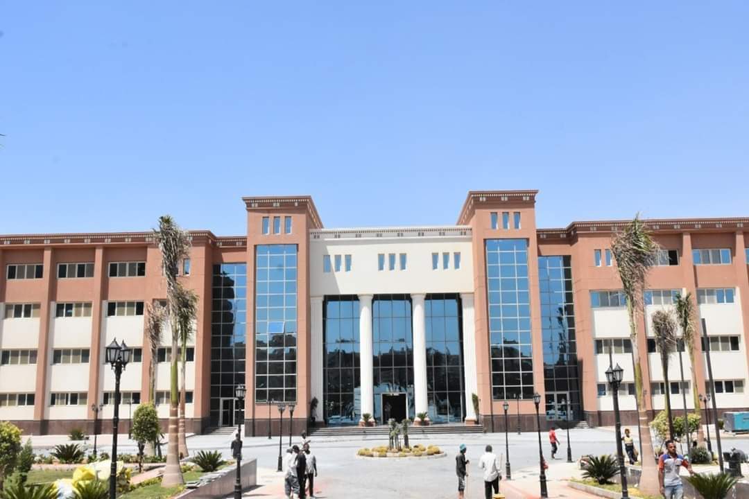 وزير التعليم العالي يتفقد مقر الجامعة التكنولوجية بالقاهرة الجديدة