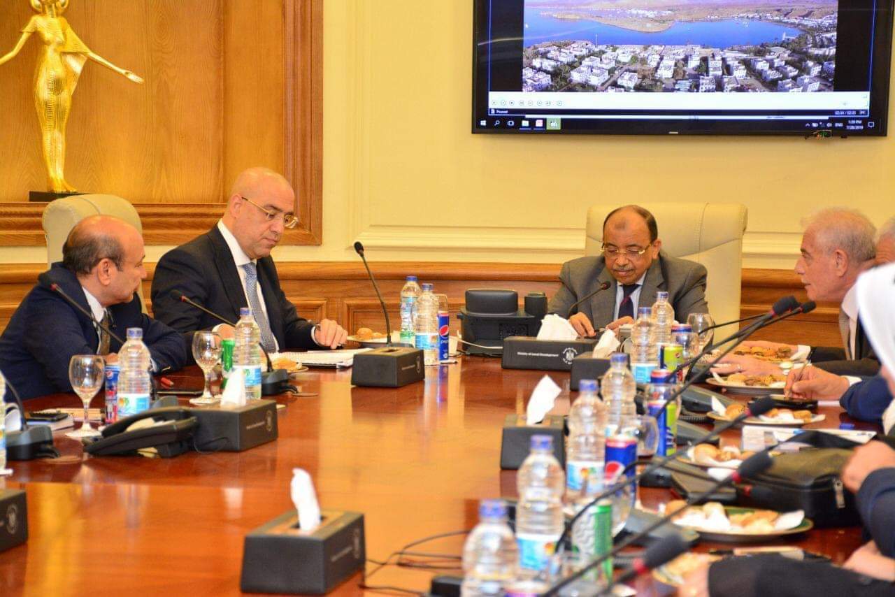 وزير التنمية المحلية ،يعقد اجتماعاً مع الدكتور عاصم الجزار وزير الإسكان