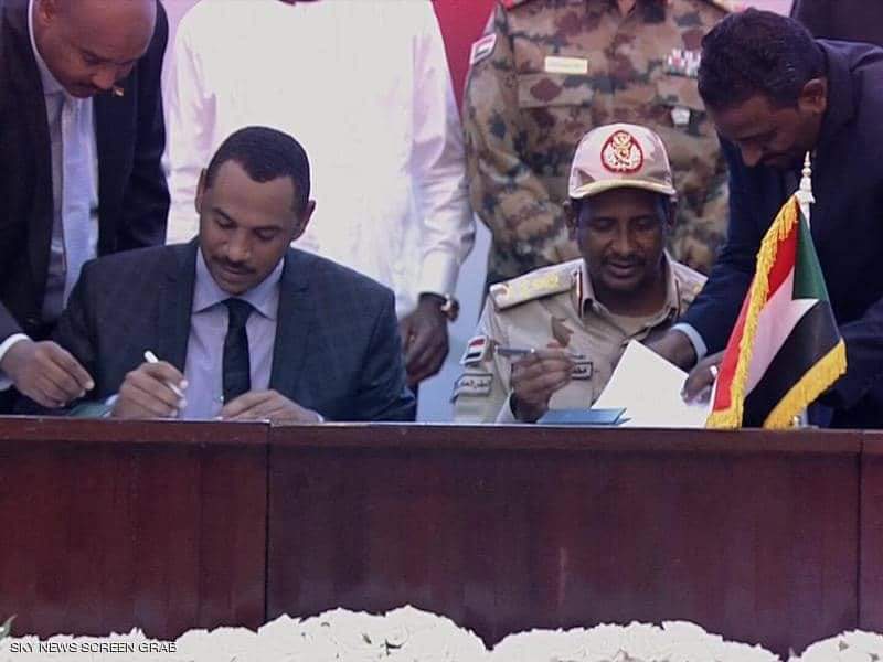 السودان يبدأ تاريخه الجديد.. توقيع وثائق الفترة الانتقالية