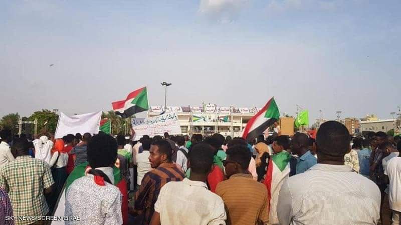 الأفراح تعم السودان.. الخرطوم ترقص فرحا بالاتفاق التاريخي