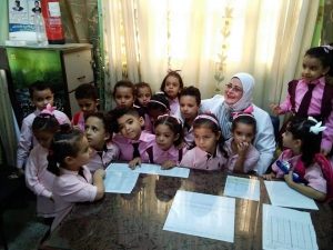بالصور .. وكيل تعليم كفر الشيخ تتابع المدارس وتستقبل الاطفال بالهدايا والورود وأهمية تطوير التعليم في استعراض