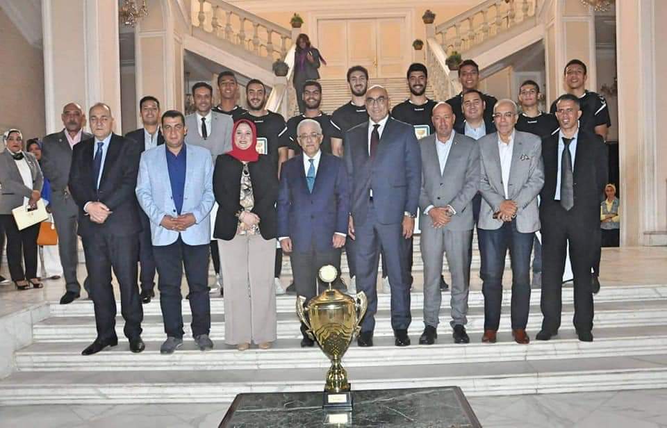 وزير التربية والتعليم يكرم الطلاب الحاصلين على بطولة العالم لكرة اليد للناشئين
