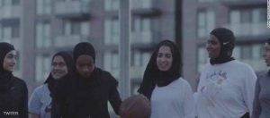 عالمي للسلة يطلق حجابا رياضيا يحمل شعاره