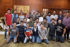 مبارك يكرم فريق جامعة المنوفية للنشاط الفنى الفائز بجائزة التميز فى المهرجان القومى للمسرح المصرى