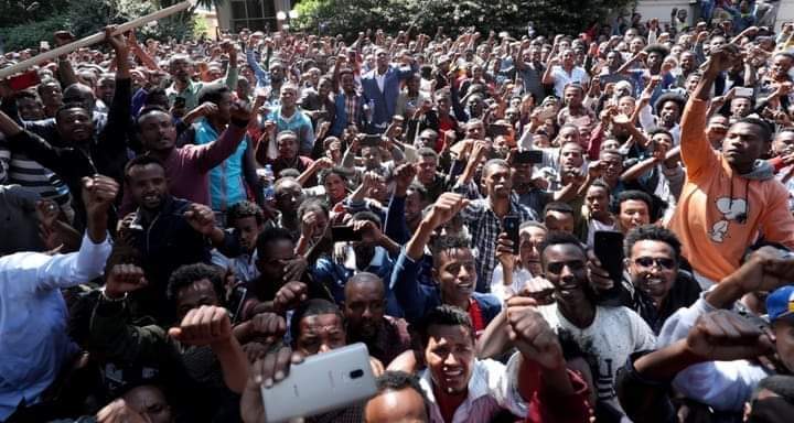 انتشار الجيش لاستعادة الأمن بعد الإحتجاجات ضد رئيس الوزراء الأثيوبي 