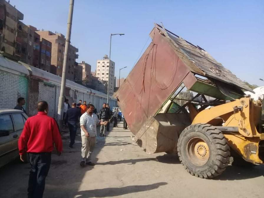 محافظ الجيزة.. نقل 12 كشك من مدخل محطة مترو المنيب