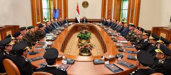  السيسى يجتمع ورئيس الوزراء وأعضاء لجنة استرداد أراضى الدولة