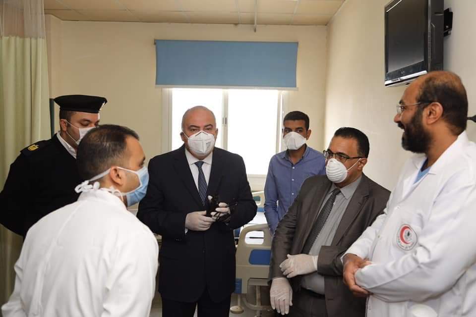 محافظ قنا يتابع إجراءات تجهيز مستشفى قفط التعليمى للحجر الصحى