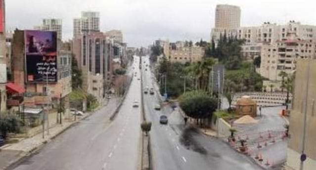 شوارع العاصمة الأردنية عمان شبه خالية بسبب كورونا