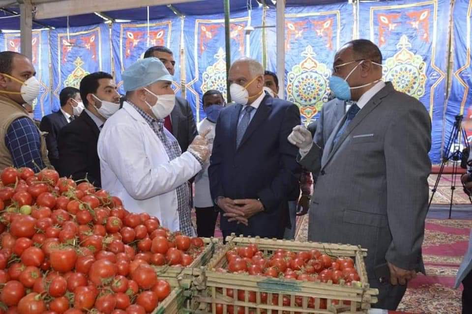 محافظ الجيزة .. لدينا 300 منفذ للسلع الغذائية موزعين علي كافة قطاعات المحافظة