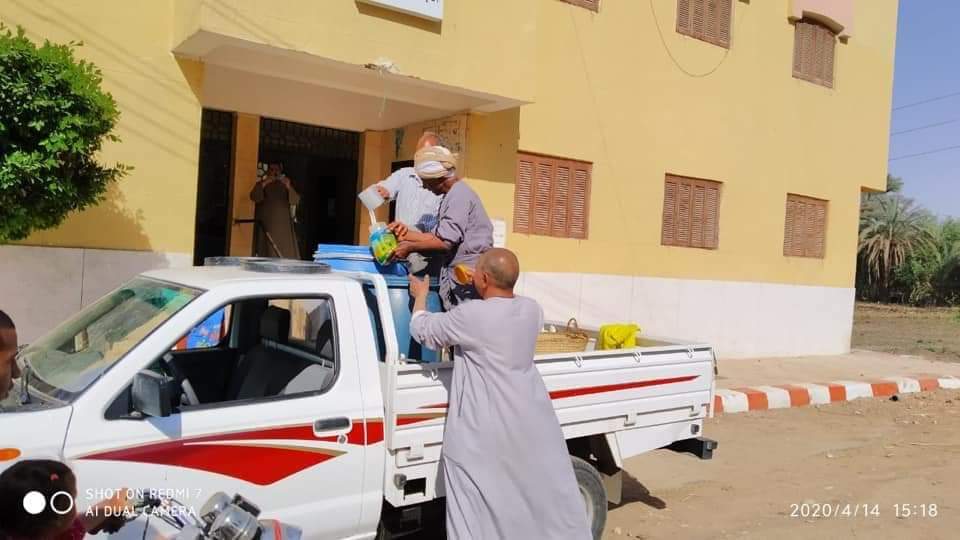 توزيع 30 طن البان مجانا للأسُر الفقيرة بقنا