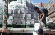 توزيع مواد غذائية ومساعدات للأسر الفقيرة والمتضررة من فيروس كورونا بقنا