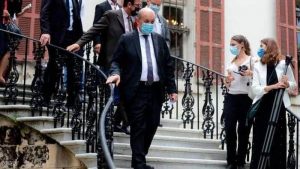 لبنان.. وزير الخارجية الفرنسي يغادر الخارجية اللبنانيةبعد كشف عن الإصابة بفيروس كورونا