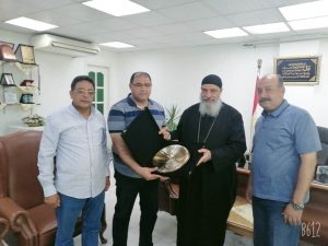 رئيس مدينة الغردقة استقبل القمص يؤنس راعى كنيسة القديس يوسف لتقديم التهانى بحلول عيد الاضحى المبارك .
