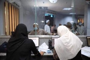 محافظ قنا يتابع سير العمل بالمركز التكنولوجى بمدينة قفط