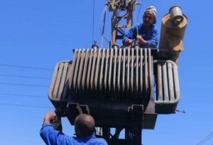 إصلاح محول الكهرباء بمحطة مياه العبادية بنجع حمادي