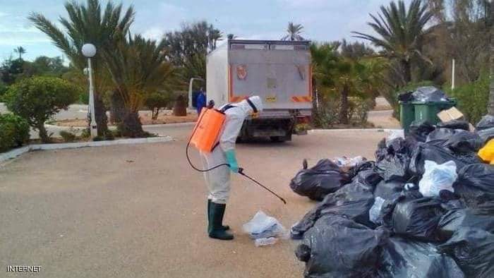 صورة لأكوام من القمامة في تونس من المسؤول؟