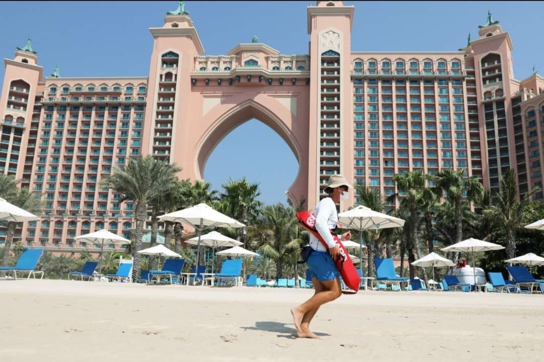 قرارات الإمارات المفاجئة السماح بالكحول والمساكنة بلا عقود زواج.
