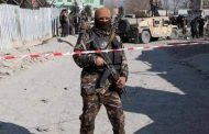 أحد أفراد الشرطة الأفغانية اثناء تقتل 11 طفلا شرقي أفغانستان