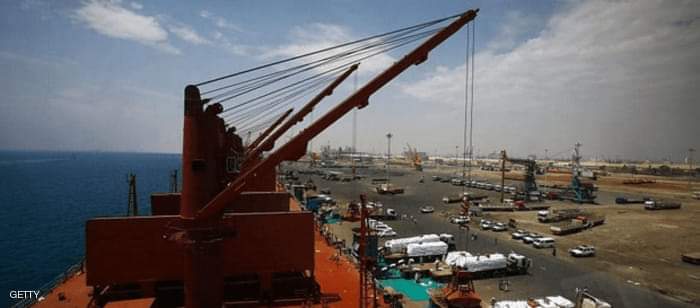 جانب من ميناء بورسودان تكدس البواخر يرفع كلفة الشحن 300%