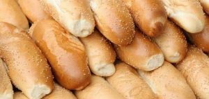 مصيلحى يحظر محسن الخبز لاحتوائها على مواد مسرطنة.