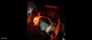 سيارة تدهس متظاهرين في لبنان