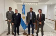 الأربد يبحث مع سفير الأرجنتين في ليبيا دعم فروسية البولو