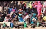 الحرب الأهلية في دارفور هجرت الآلاف وكيف يؤثر مقتل ديبي على السودان؟