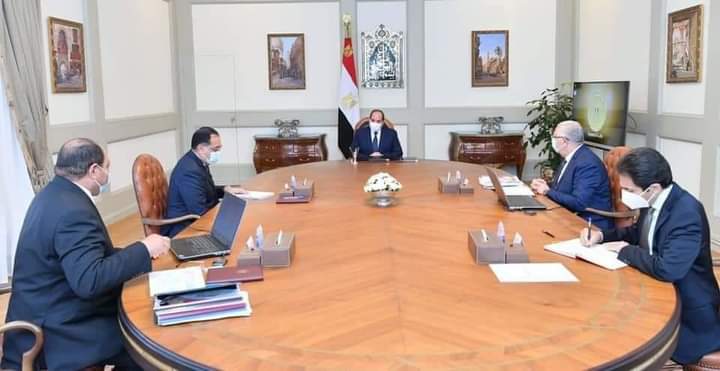 الرئيس عبد الفتاح السيسى يجتمع مع رئيس مجلس الوزراء وبعض الوزراء