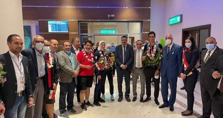 الشباب والرياضة تستقبل أبطال التايكوندو بمطار القاهرة