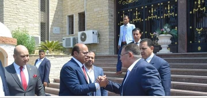 محافظ البحر الأحمر يهنئ مدير الأمن الجديد بتولي مهام منصبه